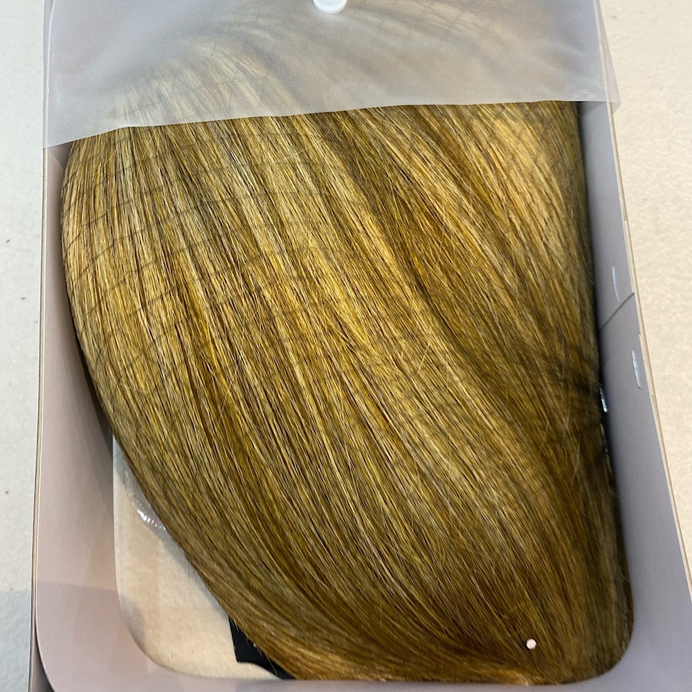 I am selling nail stuff and a wig - Picture 5 of 5